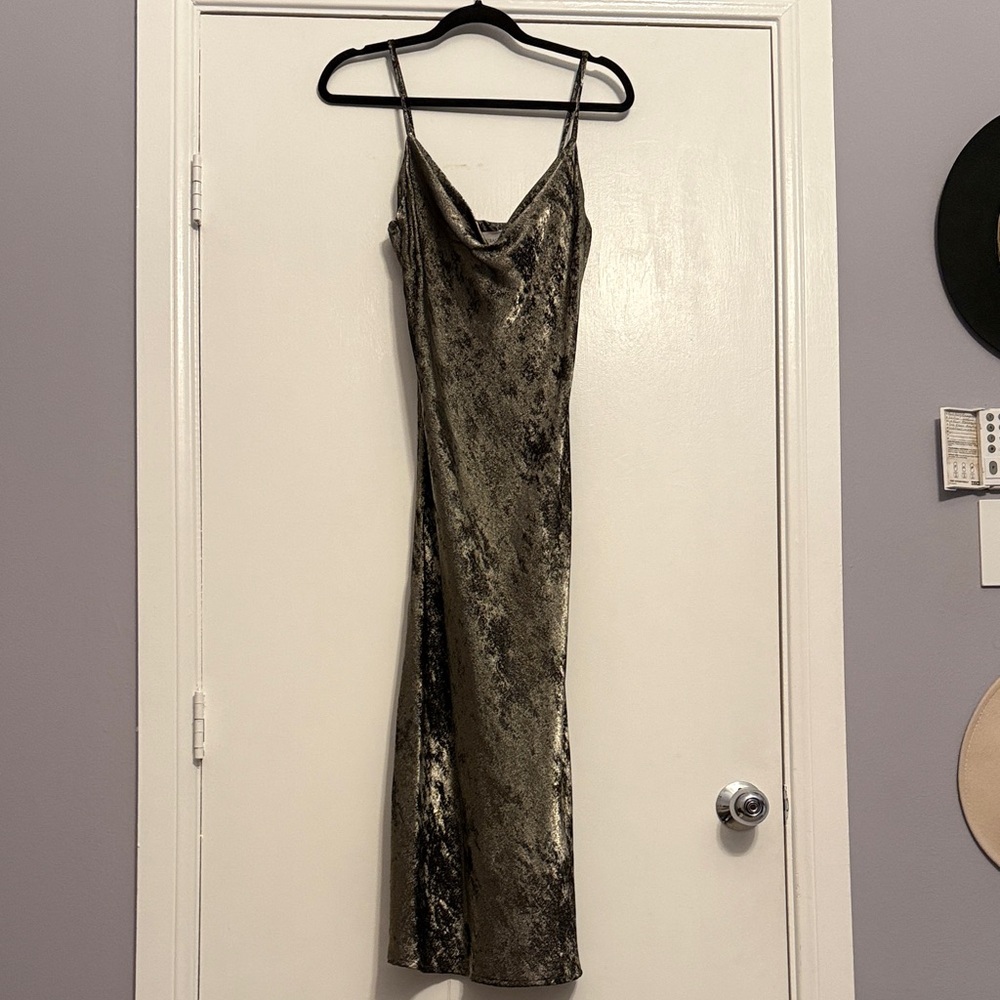 NWT - Chic Velvet Midi Dress in Black and Gold | Sz M
